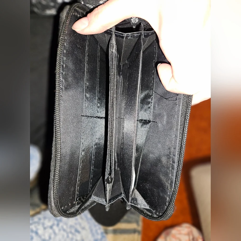 Floral Embroidered Wallet - Picture 3 of 3